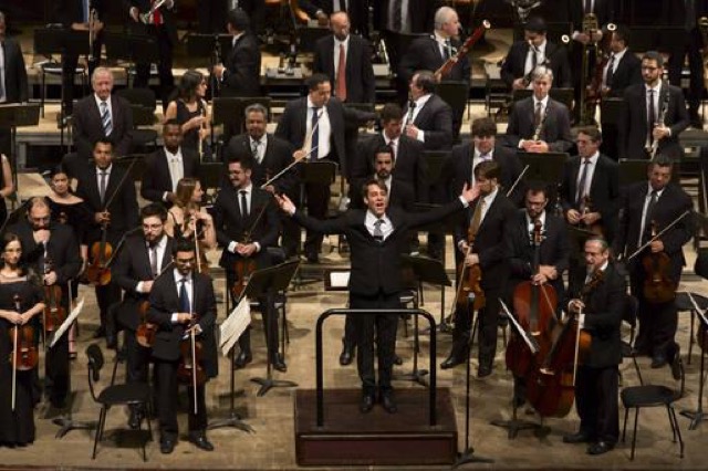 Sinfônica faz belo concerto, mas deterioração do Guaíra é visível