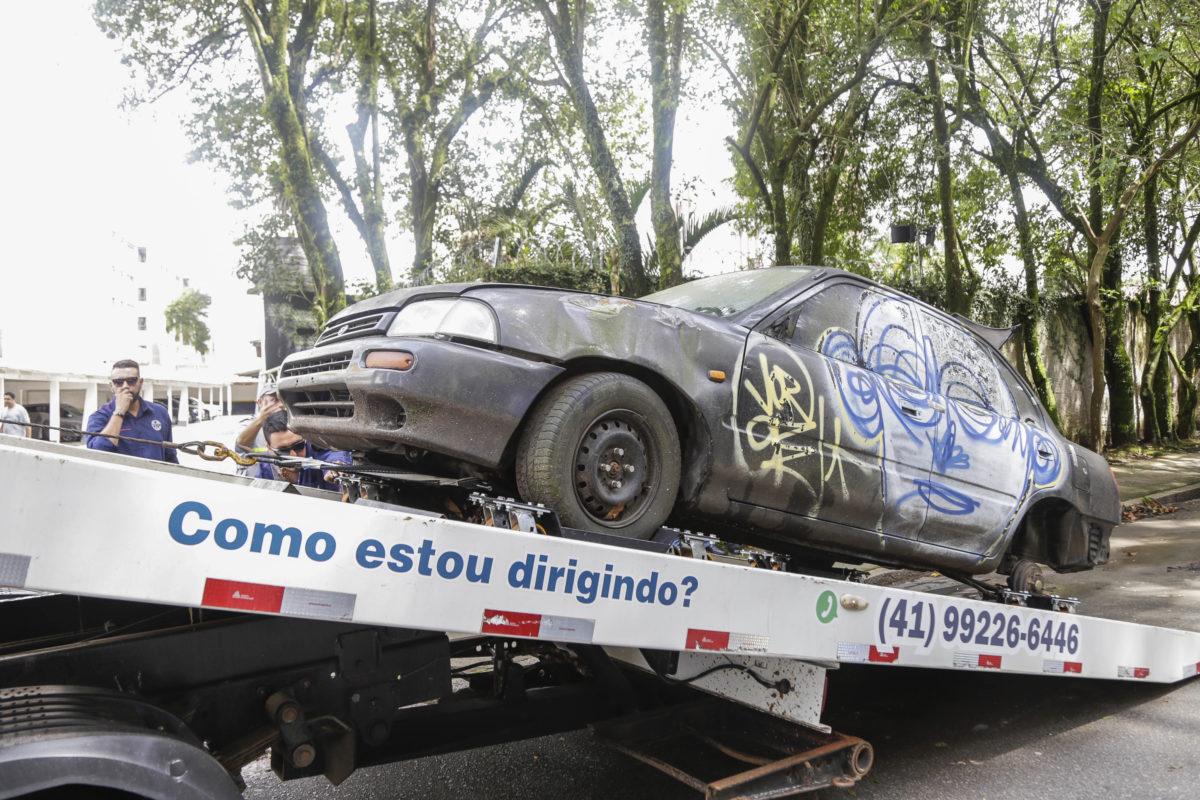 Rádio Busão: Prefeitura vai recolher 125 carros abandonados