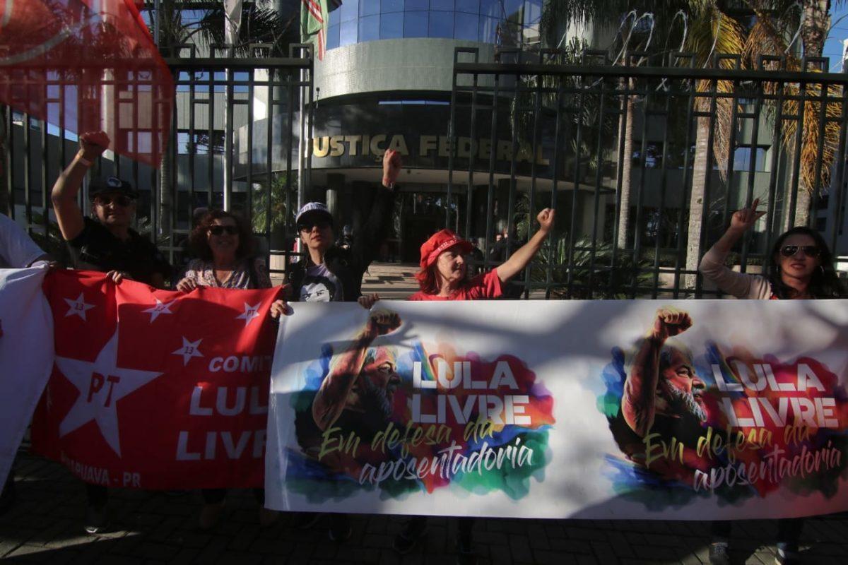 Expectativa faz vigília #Lulalivre ser reforçada