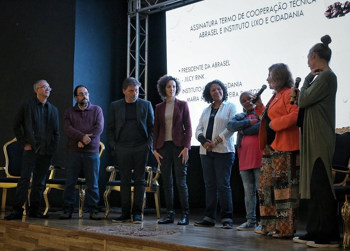 Parceria pretende reciclar 60 mil litros de óleo usado por mês