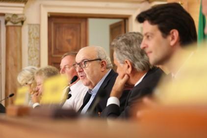 Se Curitiba copiasse Arcos, economizaria R$ 6,6 milhões com Greca e vereadores