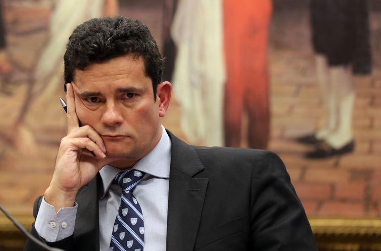 Deputados do PT vão à Justiça contra Moro e pedem reparação aos cofres públicos