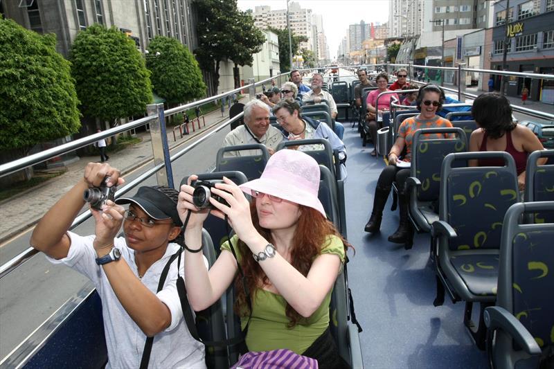 Prefeitura quer gastar R$ 95 mil com atores para entreter turistas