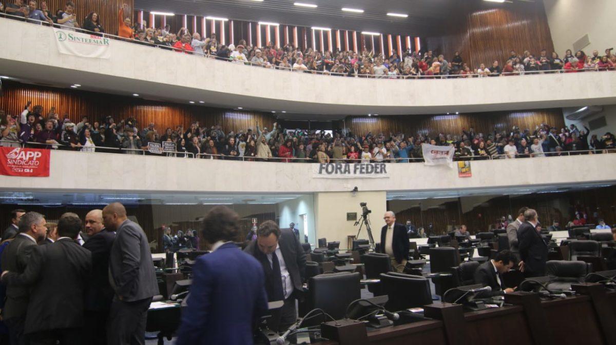 Ocupação da Assembleia assusta governo e muda situação da greve