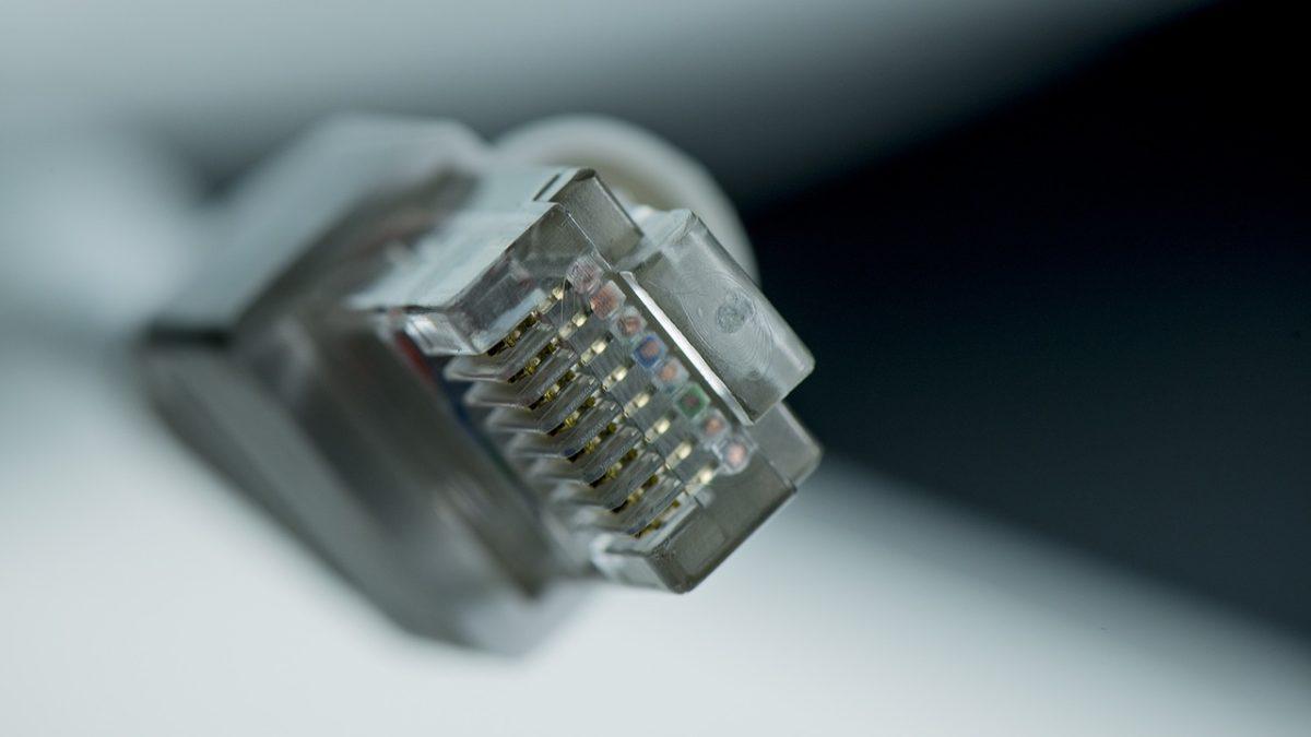 Começa a privatização da Copel Telecom