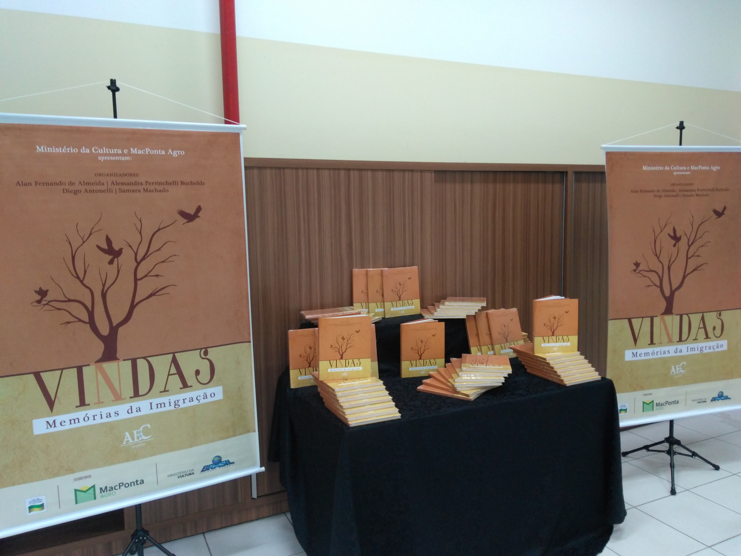 Livro conta saga étnica do Paraná