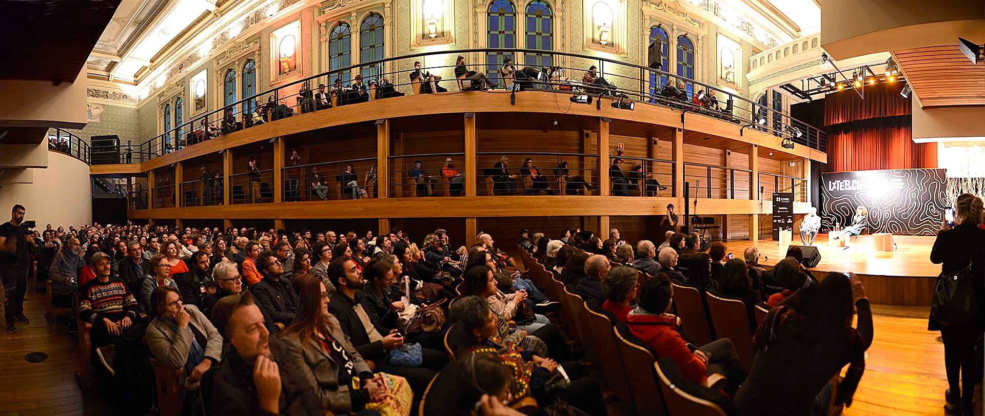 Curitiba debate livros, cultura e a demonização do "outro"