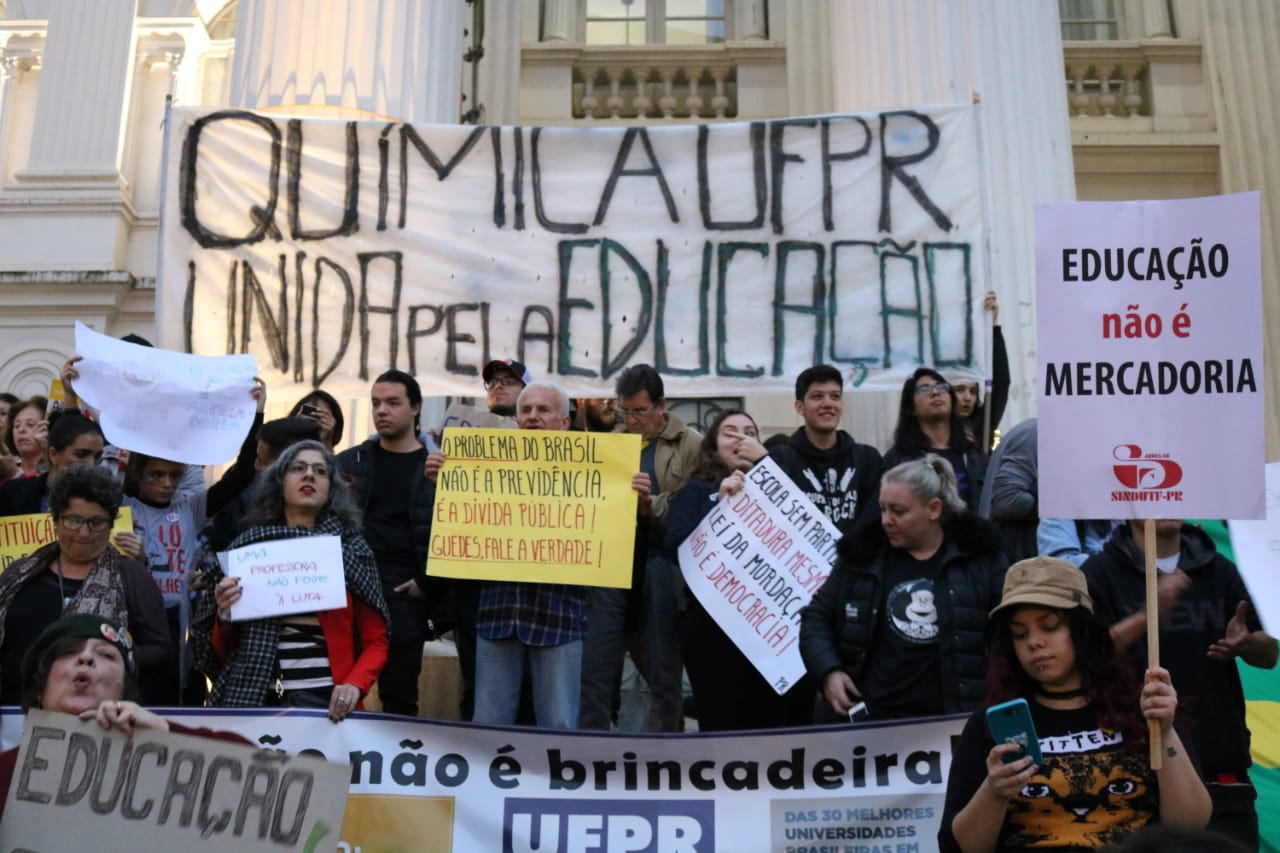 UFPR esvazia seus cofres com as contas deste mês