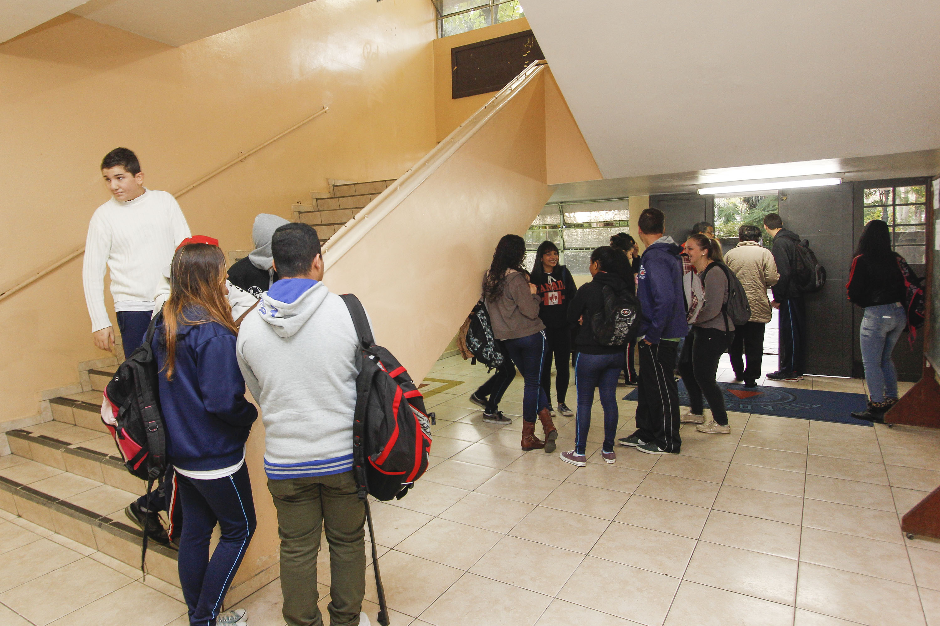 Colégios históricos de Curitiba correm risco de fechamento, dizem professores