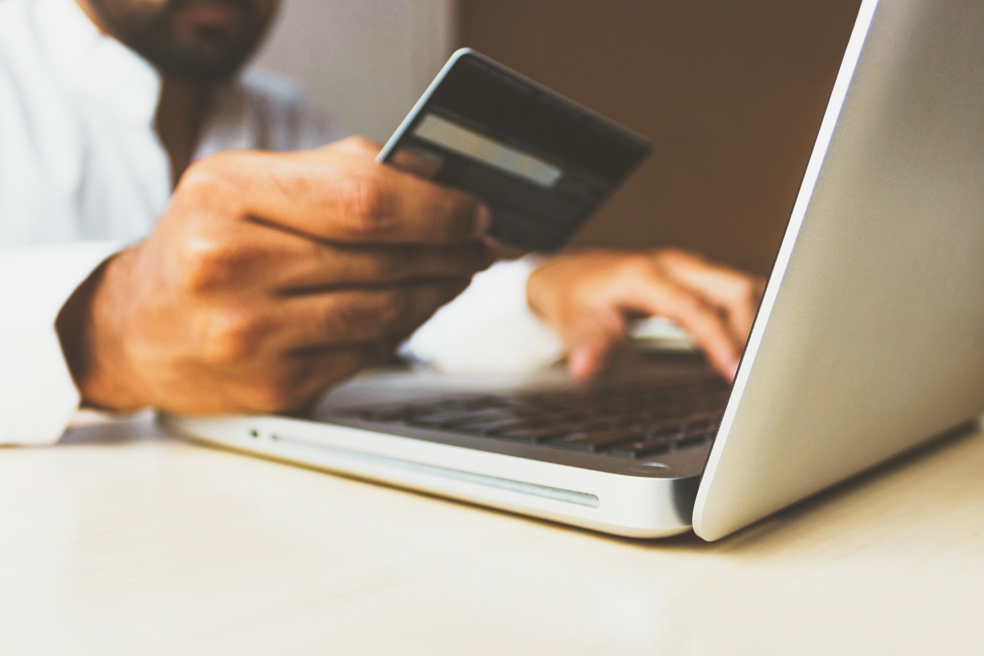 Site de compras nos EUA expõe dados de clientes