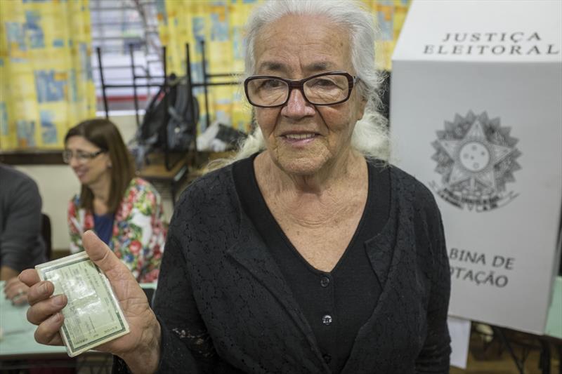 Conselho tutelar: Eleitora no oxigênio foi tirada de casa para votar