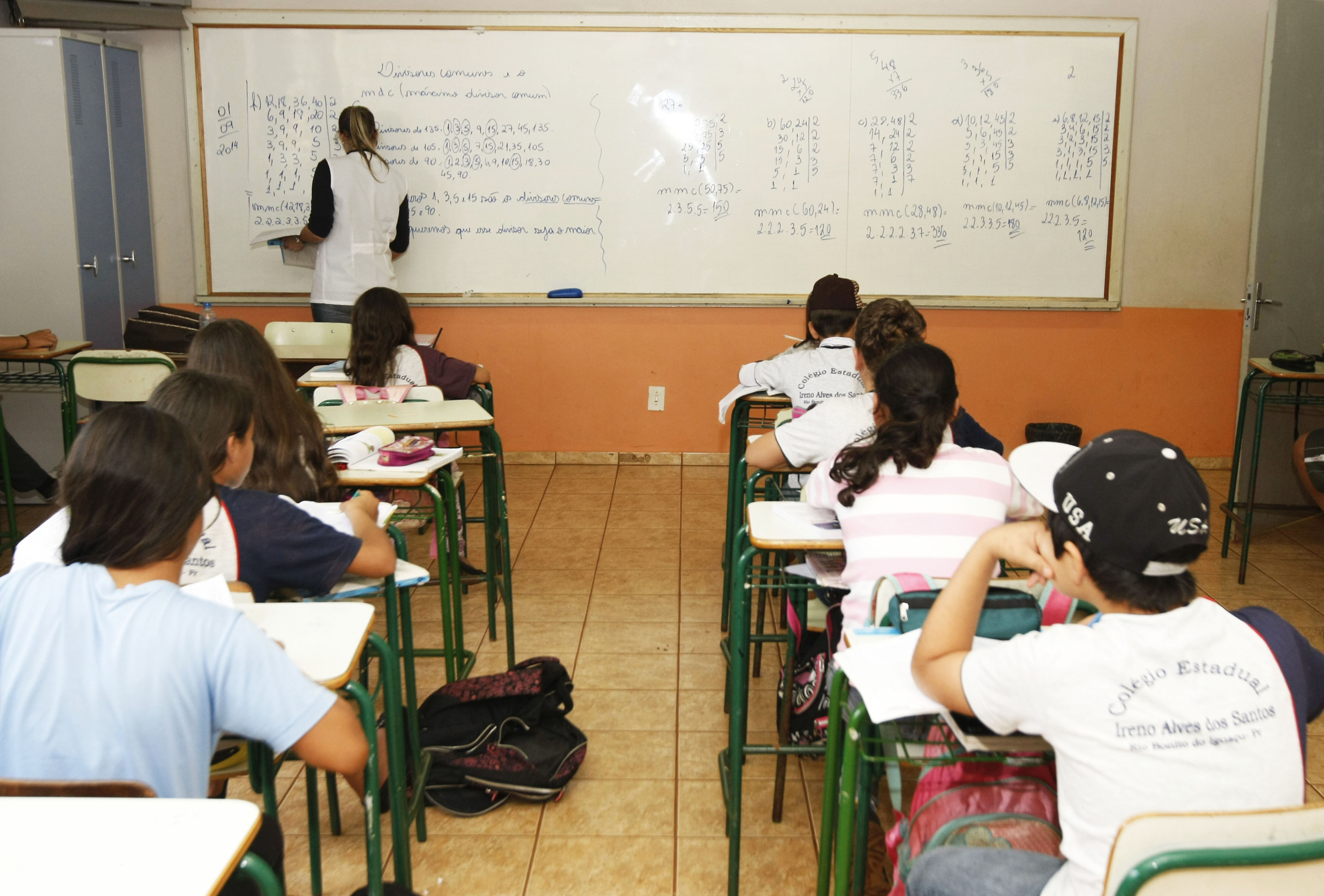 Professores acusam governo de usar pedagogos para vigiá-los em sala de aula