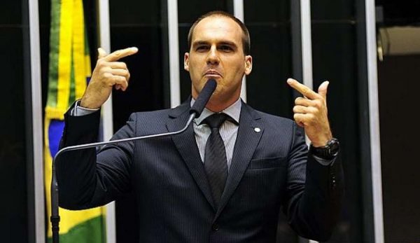 Ameaça de AI-5 do século 21 faz mundo político rechaçar Eduardo Bolsonaro