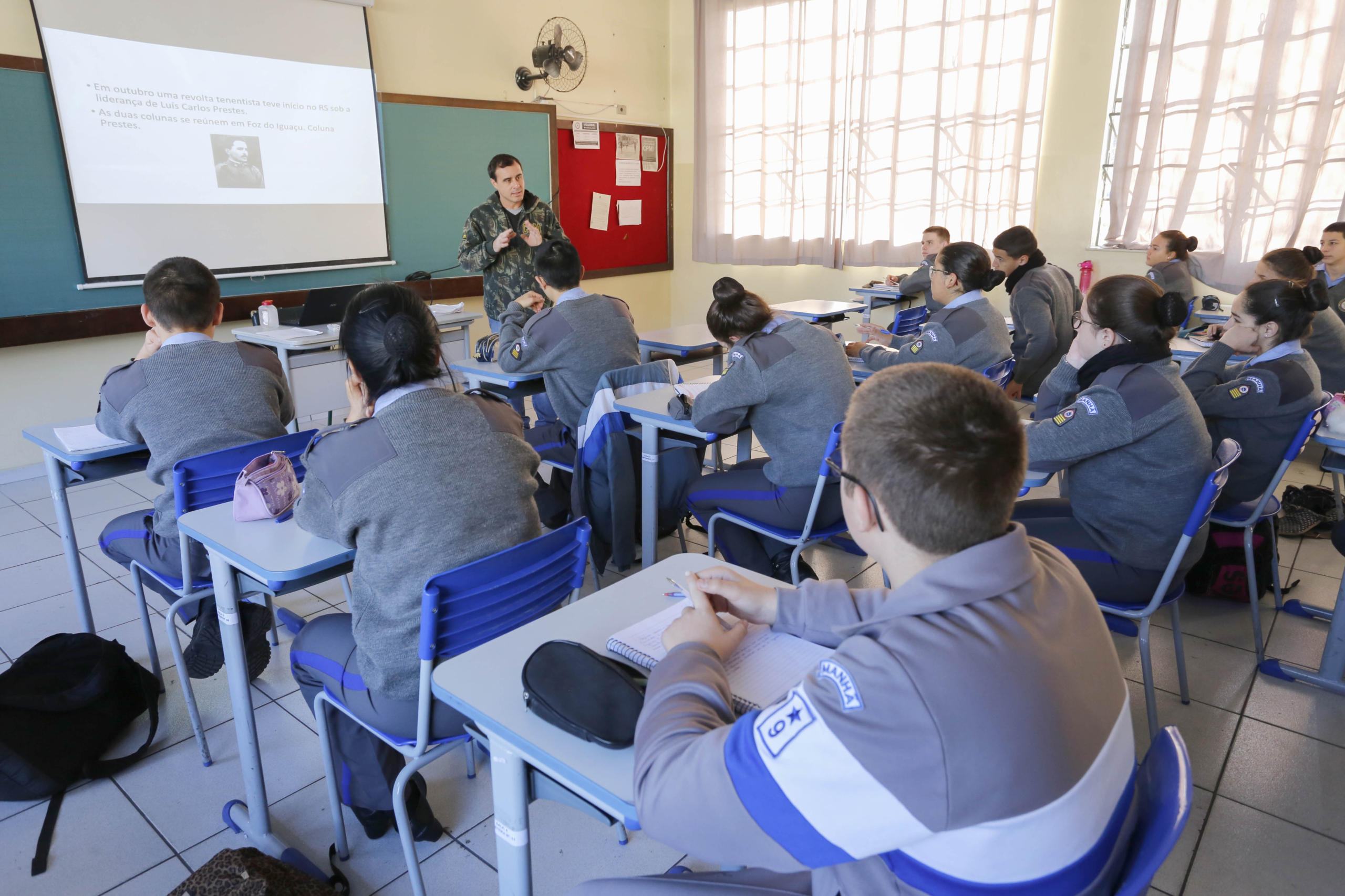 Ratinho quer 20 escolas cívico-militares no Paraná