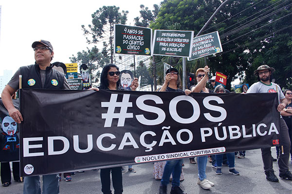 Pedagogos acusam governo Ratinho de manobra para burlar Ideb