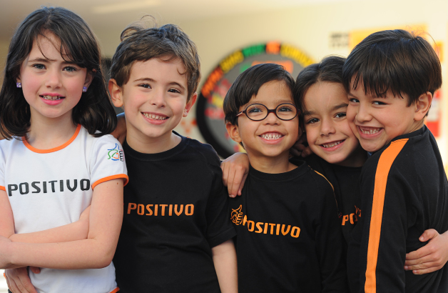Positivo reúne pais do Expoente para anunciar valores para 2020