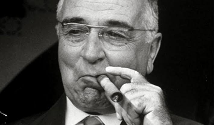 Os escritores e as ditaduras
