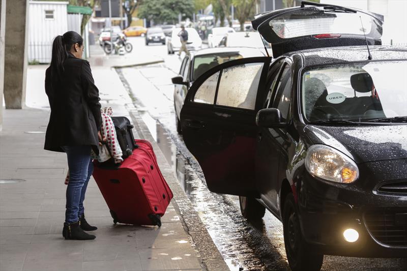 Na madrugada viagem de Uber em Curitiba pode custar 40% a mais