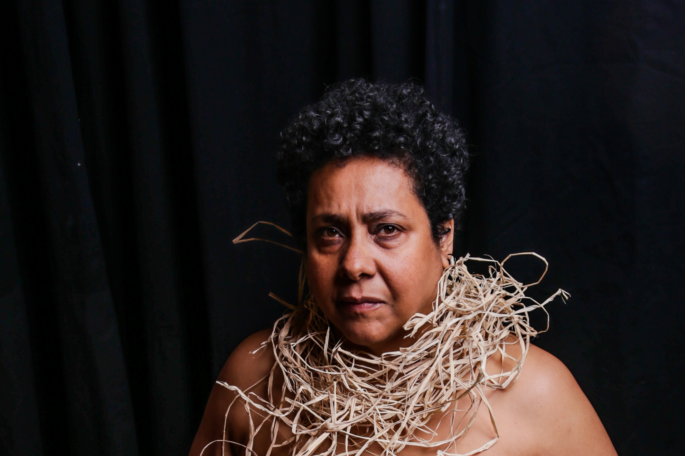 Roseane Santos se desnuda em “Fronteiriça”