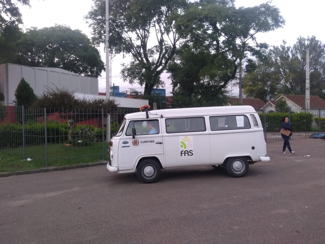 Centro que atende moradores de rua é fechado por problemas elétricos
