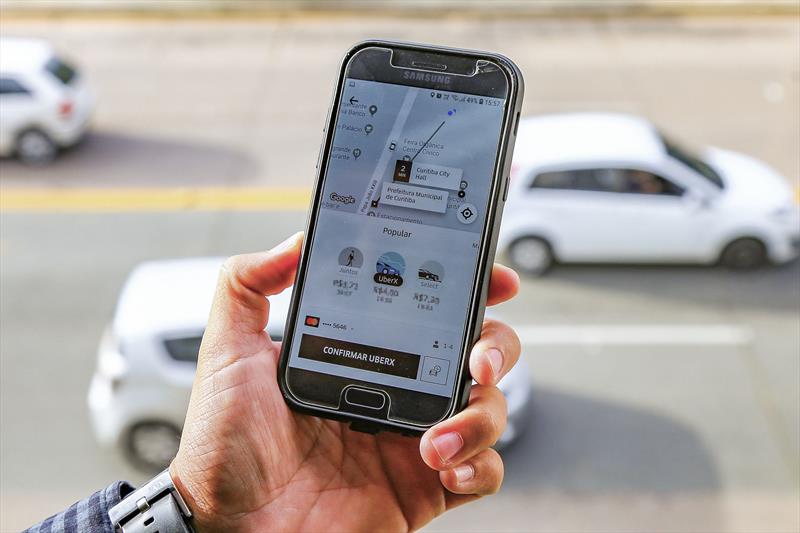 Uber em Curitiba tem mais picos de preço no meio da semana
