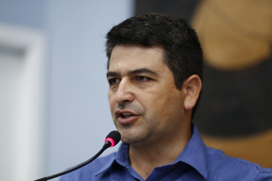Vereador pede retirada de livro didático de colégio estadual em Ponta Grossa