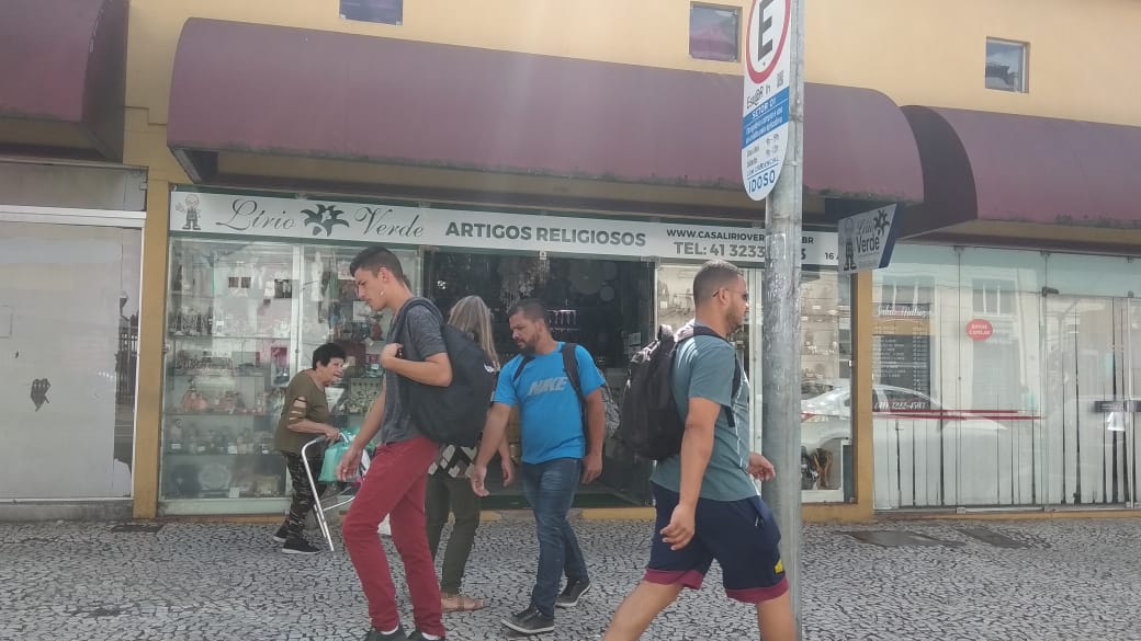 Greca terá que explicar reabertura do comércio em Curitiba