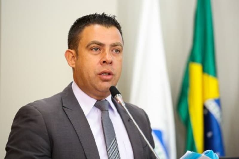 Vereador quer suspender lavagem externa dos ônibus de Curitiba