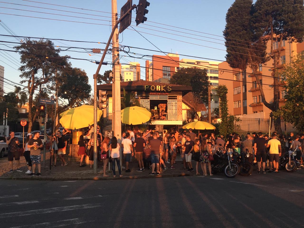 Não, os bares não vão reabrir (só como restaurante)