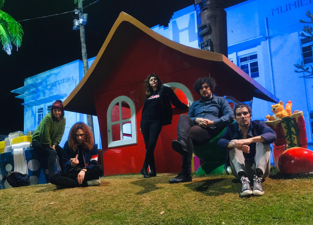 Escambau lança música feita a partir de um sonho com Júpiter Maçã