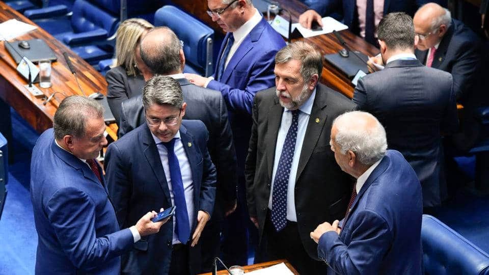 Senadores do PR votam a favor da privatização da água
