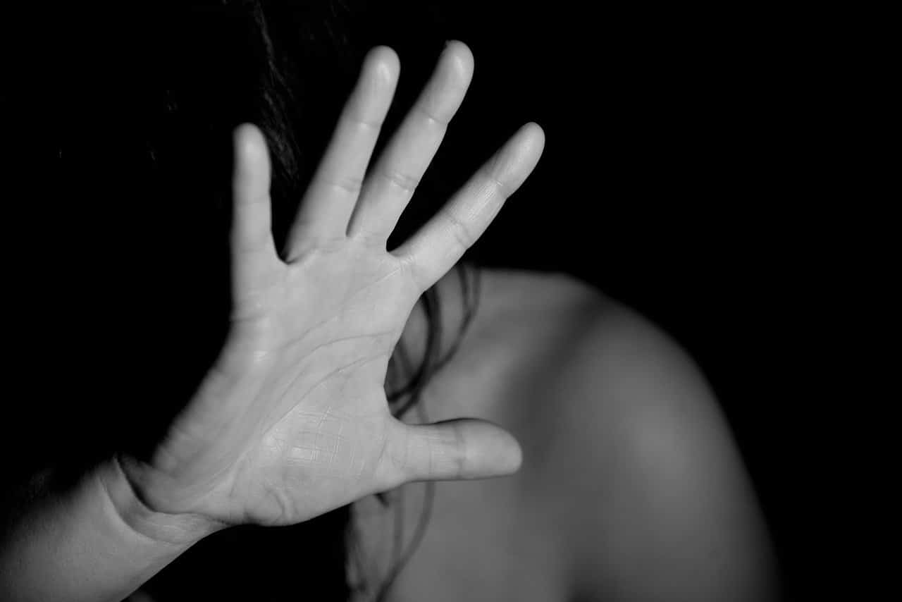 PL para denunciar violência por mensagem está parado na Alep