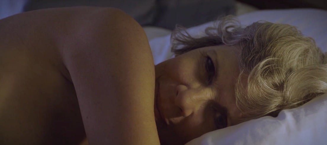 Isabel Dias investiga sua sexualidade aos 64 anos no documentário "Acende a luz"
