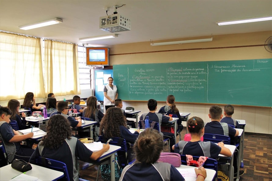 Governo Ratinho terá que recontratar professores PSS