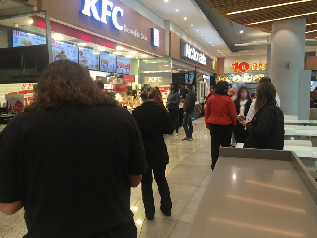 Lojas de alimentação em shoppings podem atender por delivery