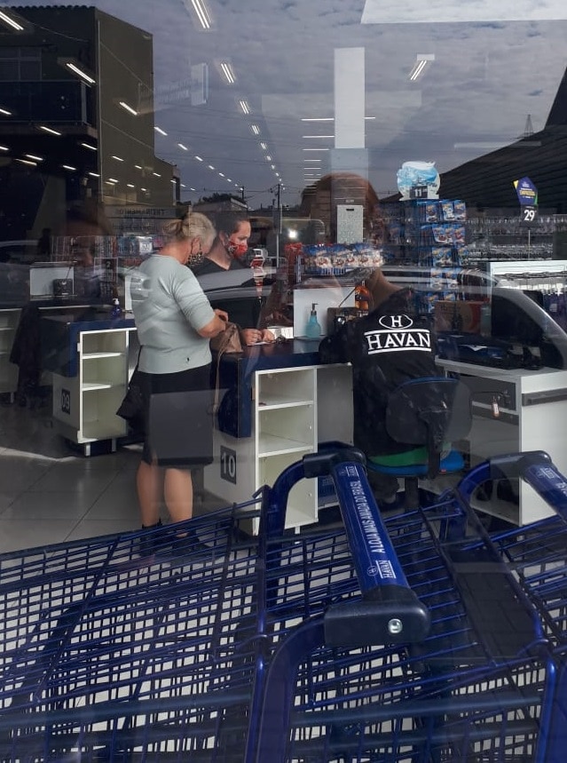 Havan recebe clientes e obriga funcionários a trabalhar durante a quarentena