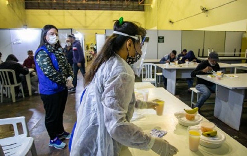 Servidores essenciais no combate à pandemia podem ter gratificação