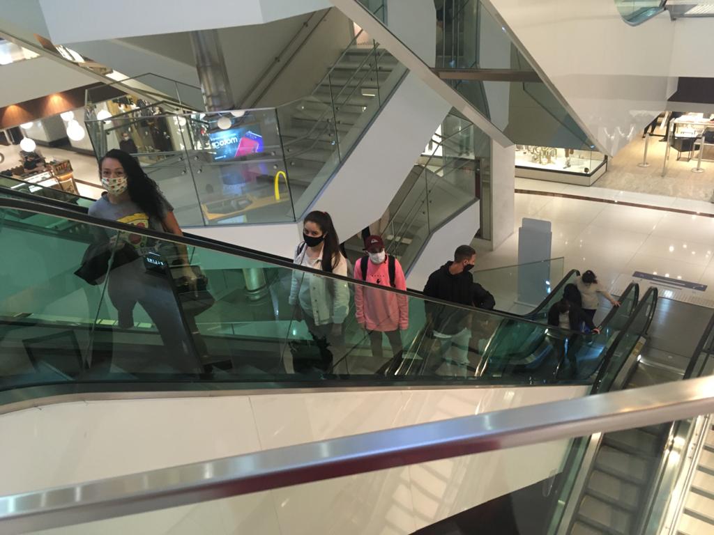 Curitiba estende horário de shoppings e comércios de rua