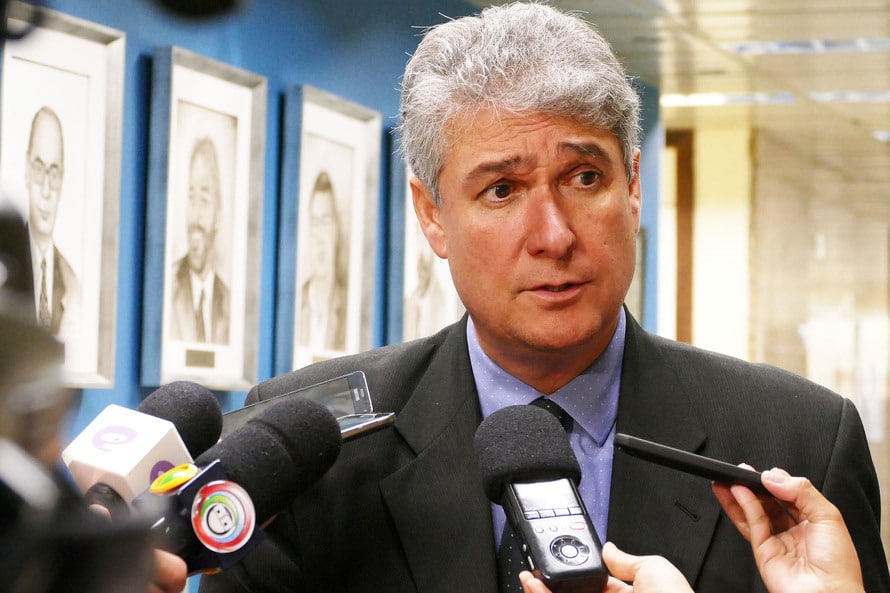 Ex-secretário da Fazenda do PR é punido por má gestão de multas de trânsito