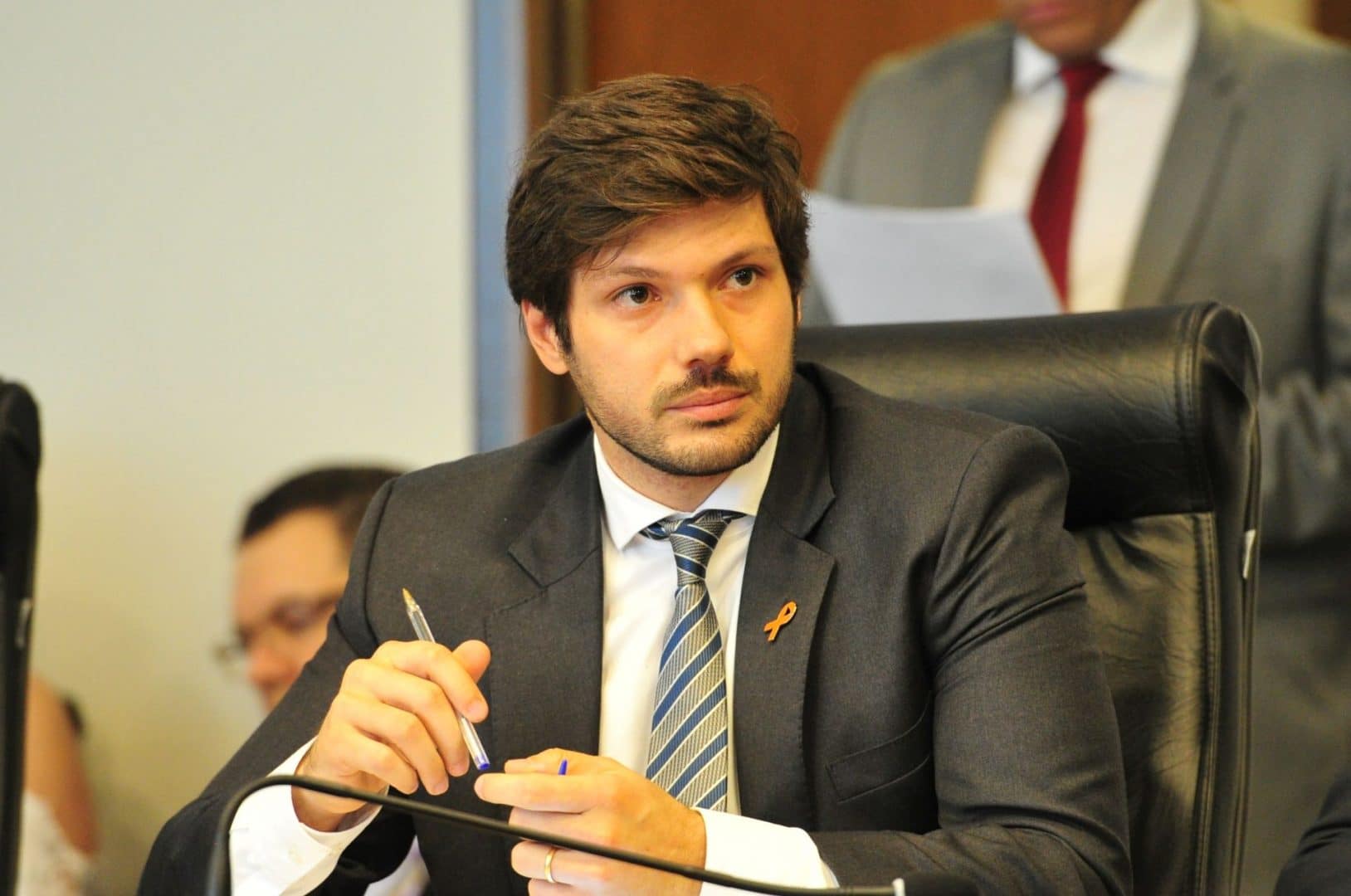 Ratinho adia discussão de congelamento do funcionalismo