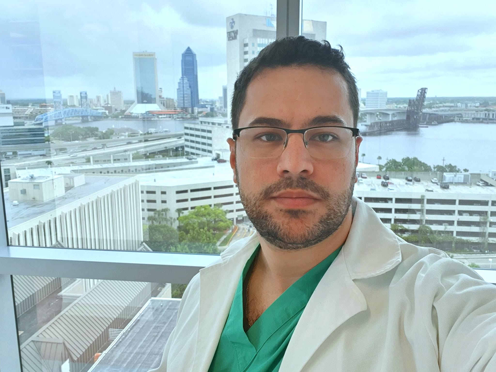 Médico formado pela UFPR morre de Covid-19