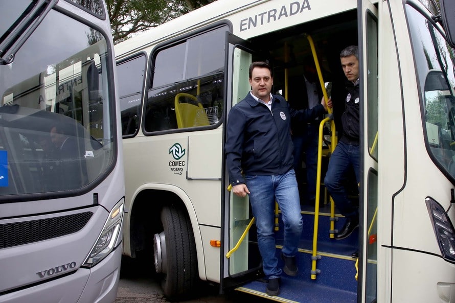 Ratinho vai dar subsídio de R$ 32,7 milhões às empresas de ônibus da RMC