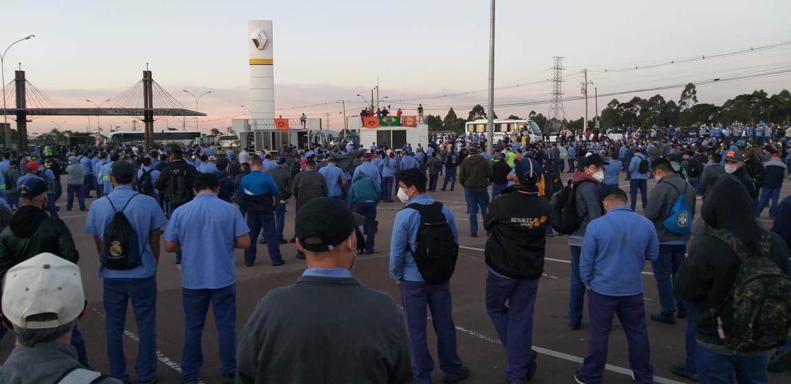 Renault recorre para manter demissões de 747 funcionários