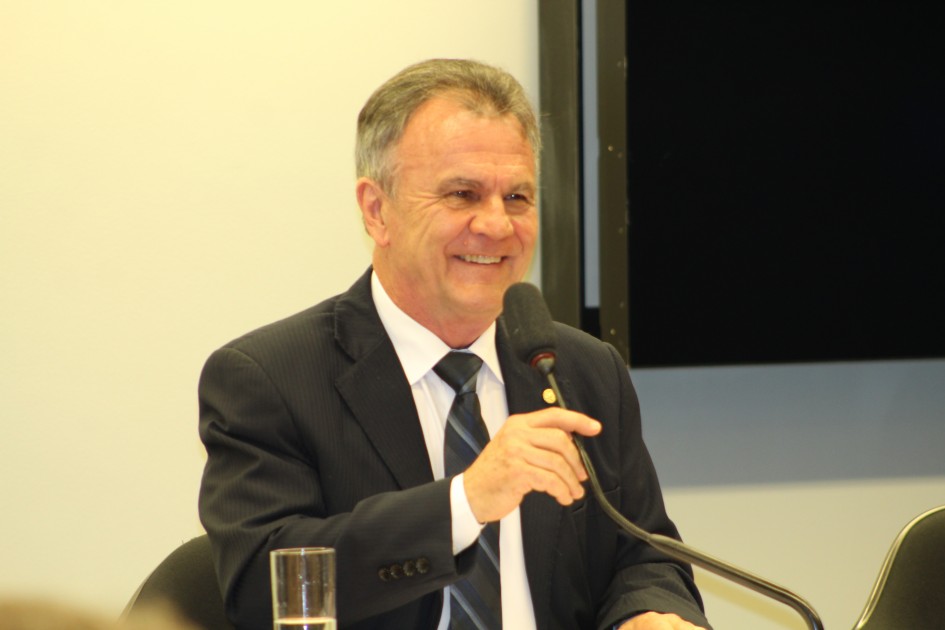 Deputados pedem que Bolsonaro nomeie mais votado na UFPR
