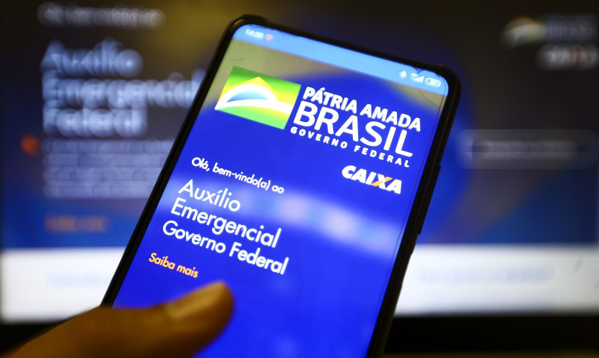 Um em quatro candidatos de Curitiba recebeu Auxílio Emergencial