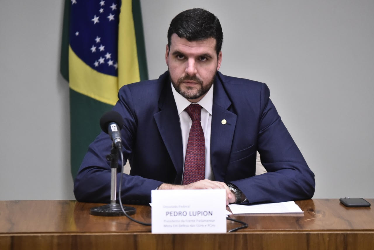 Favorecimento a prima de Lupion causa revolta no DEM