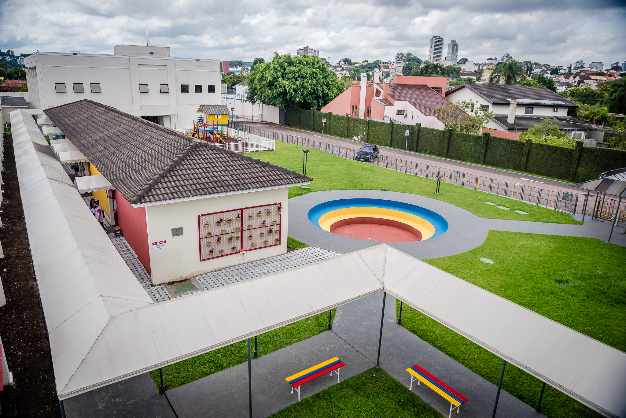 Colégio centenário de Curitiba encerra atividades