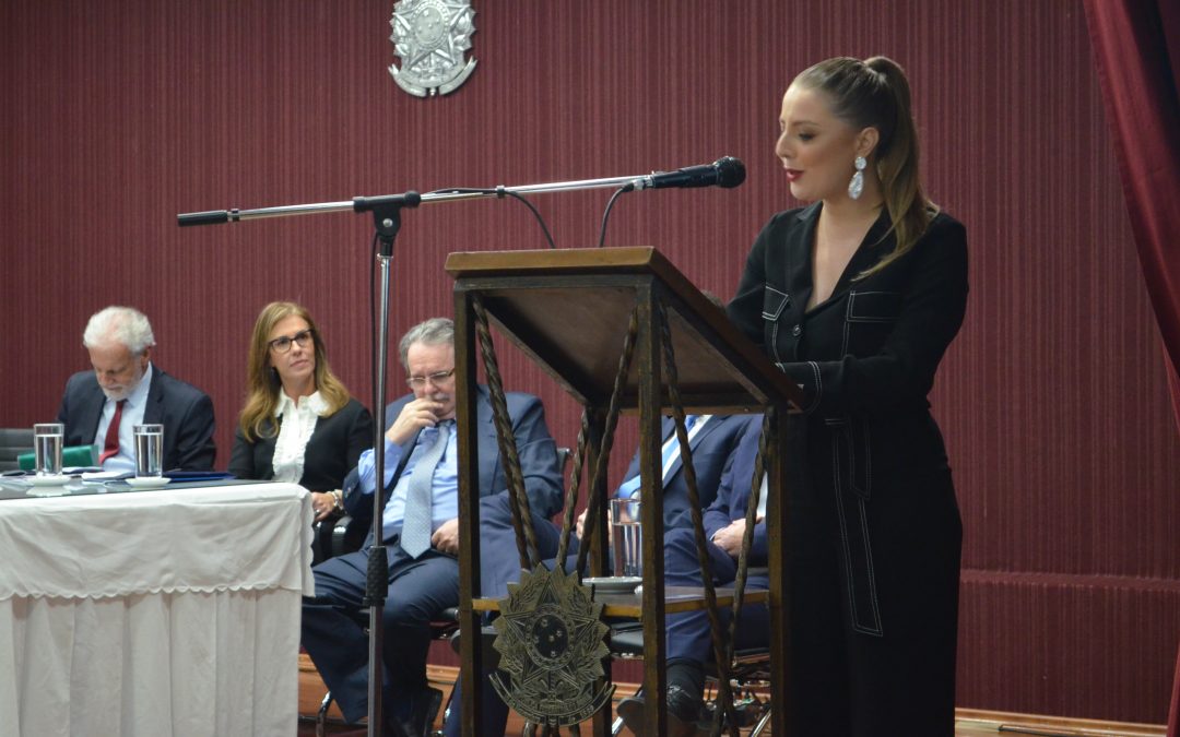 Debate com 15 candidatos exige criatividade. Mas tem limites