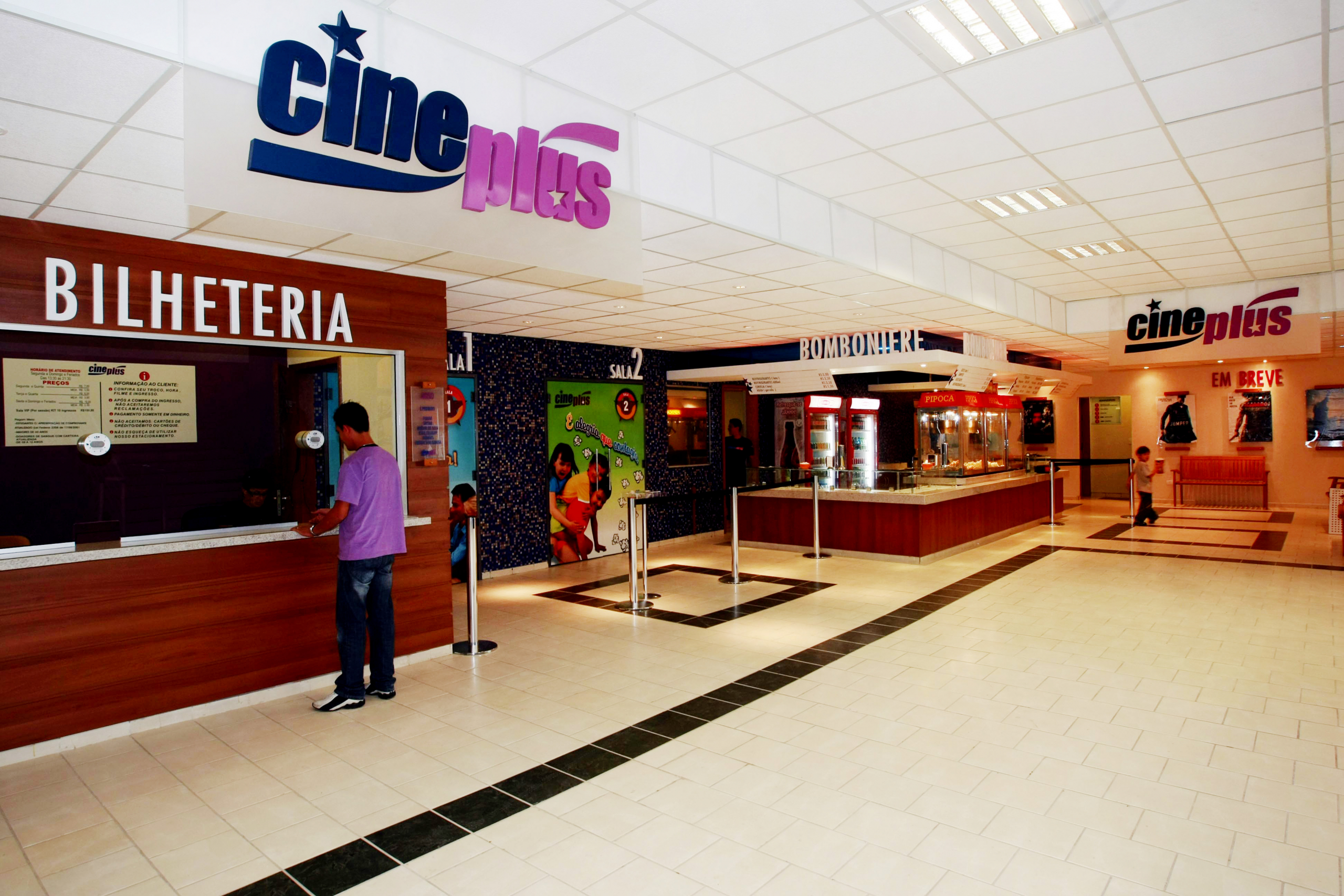 Blockbusters são aposta para atrair público de volta aos cinemas