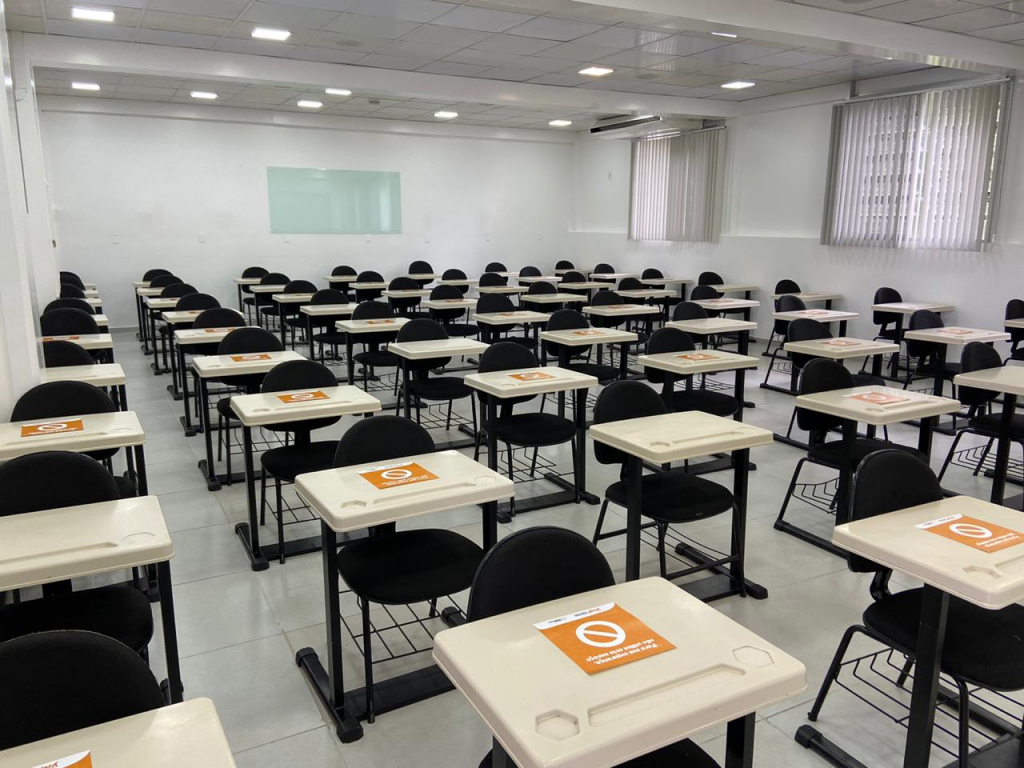 Salas de aula terão número de alunos reduzido. Foto: Divulgação Positivo